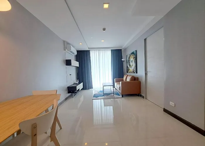Beautiful Room, Big Balcony, Near The Mall 公寓 *