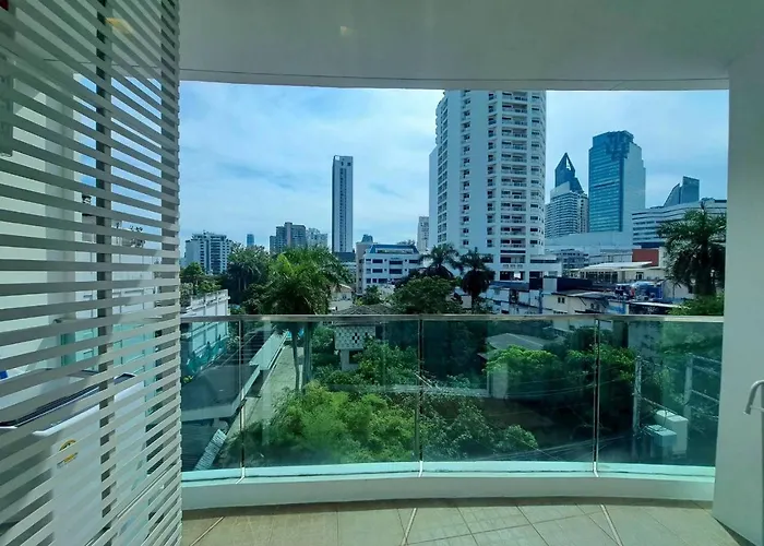 Beautiful Room, Big Balcony, Near The Mall 公寓 *