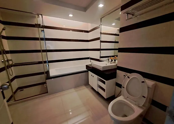 公寓 Beautiful Room, Big Balcony, Near The Mall 曼谷